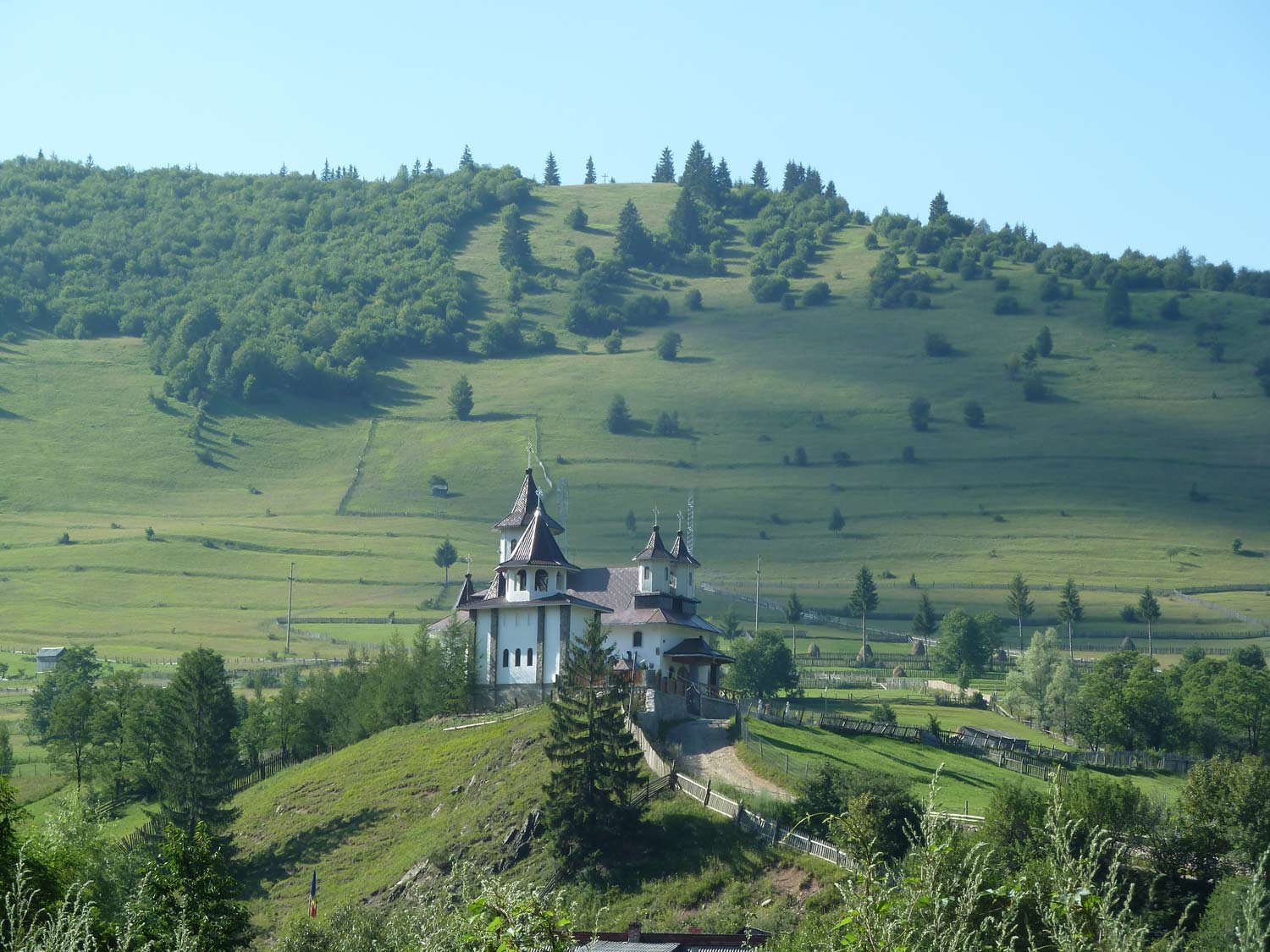 Schöne Kirche auf dem Weg